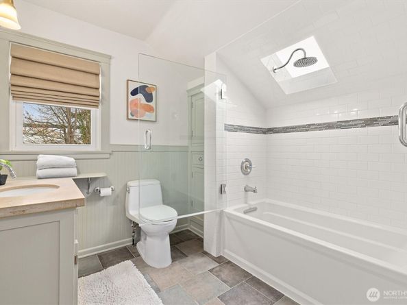 2912 3rd Avenue N, Seattle WA 98109