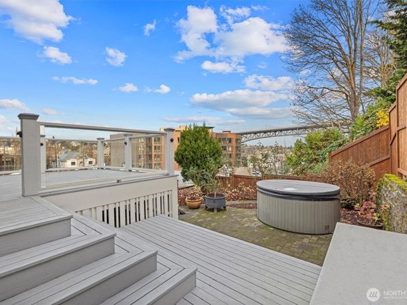 2912 3rd Avenue N, Seattle WA 98109