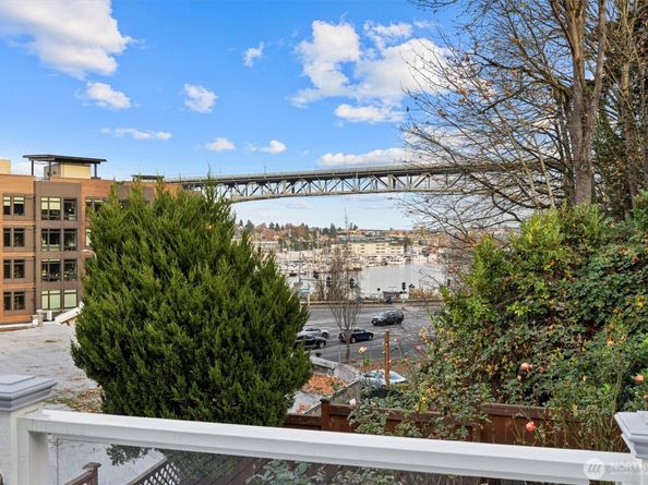 2912 3rd Avenue N, Seattle WA 98109