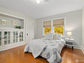 2912 3rd Avenue N, Seattle WA 98109