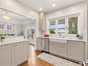 2912 3rd Avenue N, Seattle WA 98109