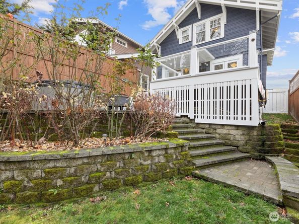 2912 3rd Avenue N, Seattle WA 98109