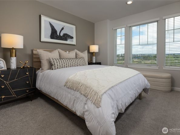 19264 NE 69th Circle 104, Redmond WA 98052