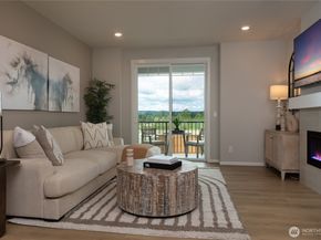 19264 NE 69th Circle 104, Redmond WA 98052