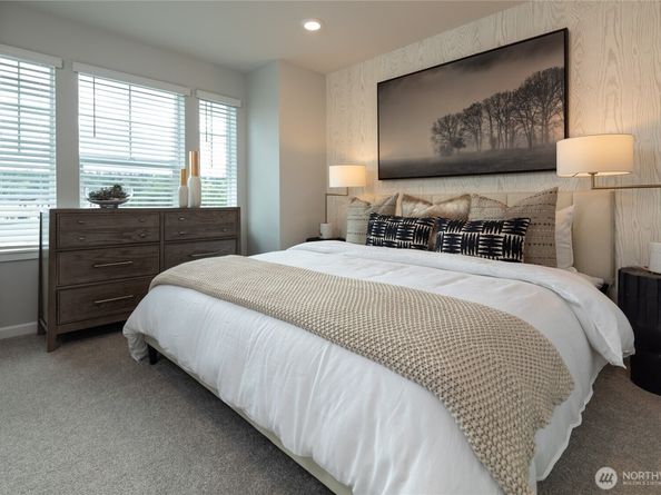 19264 NE 69th Circle 104, Redmond WA 98052