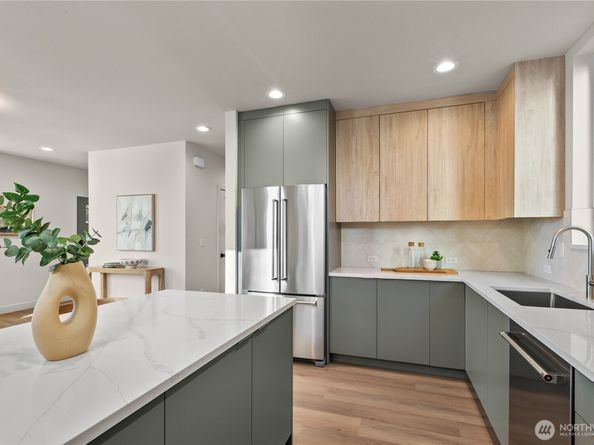 9523 15th Avenue NE, Seattle WA 98115