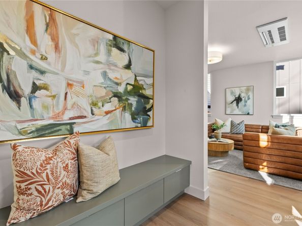 9523 15th Avenue NE, Seattle WA 98115