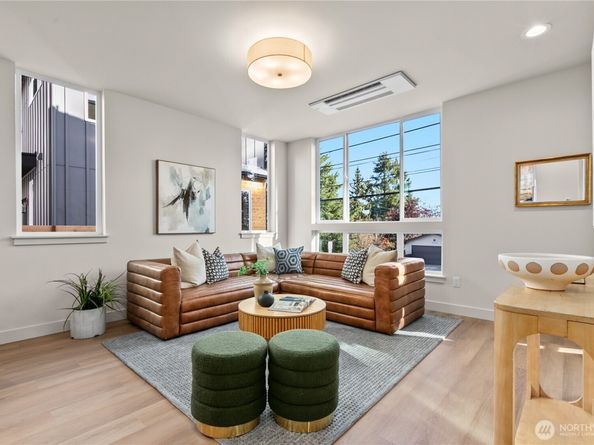 9523 15th Avenue NE, Seattle WA 98115