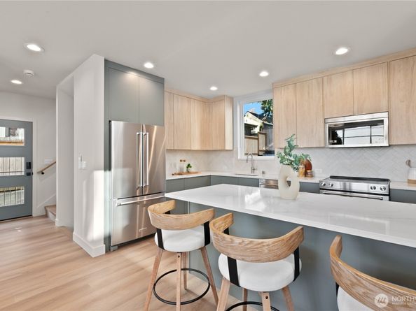 9523 15th Avenue NE, Seattle WA 98115