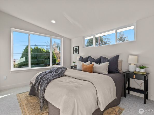 9523 15th Avenue NE, Seattle WA 98115