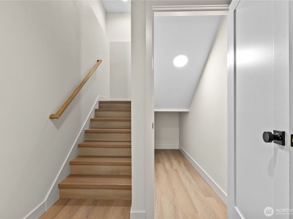 9523 15th Avenue NE, Seattle WA 98115