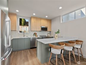 9523 15th Avenue NE, Seattle WA 98115