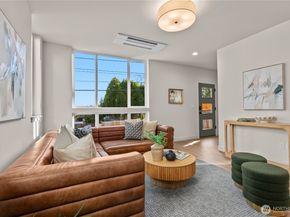 9523 15th Avenue NE, Seattle WA 98115