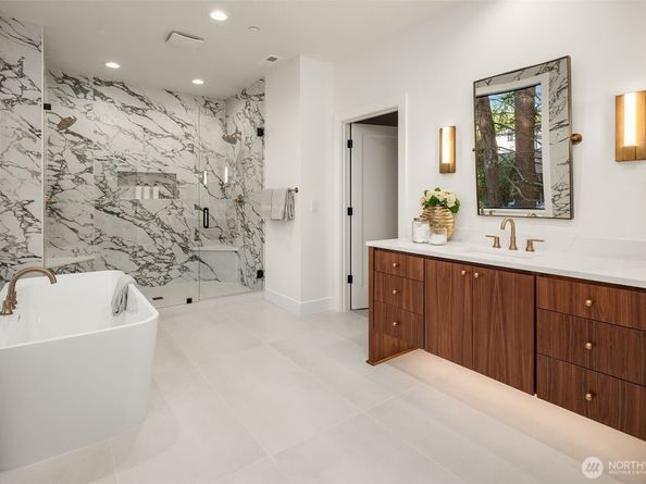 17020 NE 93rd Court, Redmond WA 98052