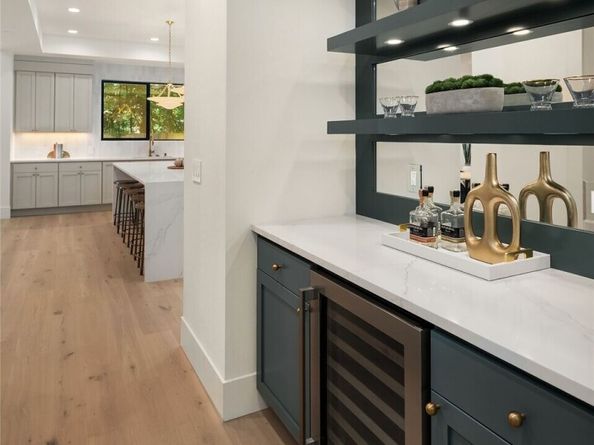 17020 NE 93rd Court, Redmond WA 98052