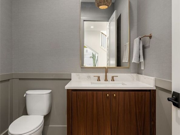 17020 NE 93rd Court, Redmond WA 98052