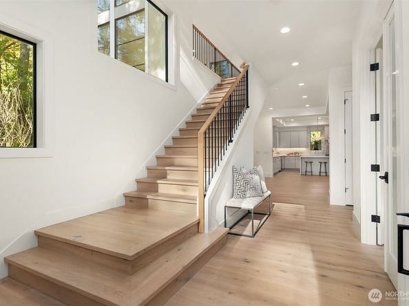 17020 NE 93rd Court, Redmond WA 98052