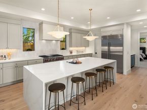 17020 NE 93rd Court, Redmond WA 98052