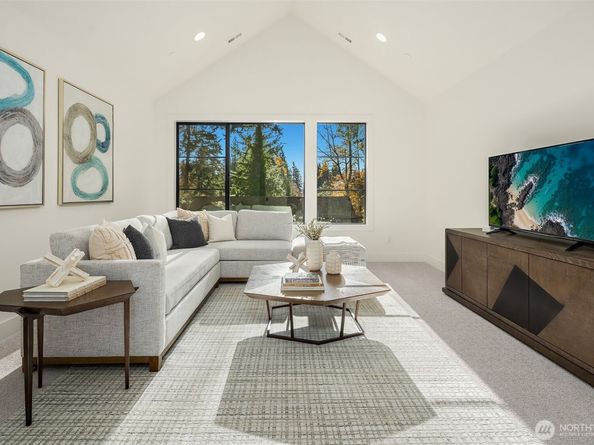 17020 NE 93rd Court, Redmond WA 98052