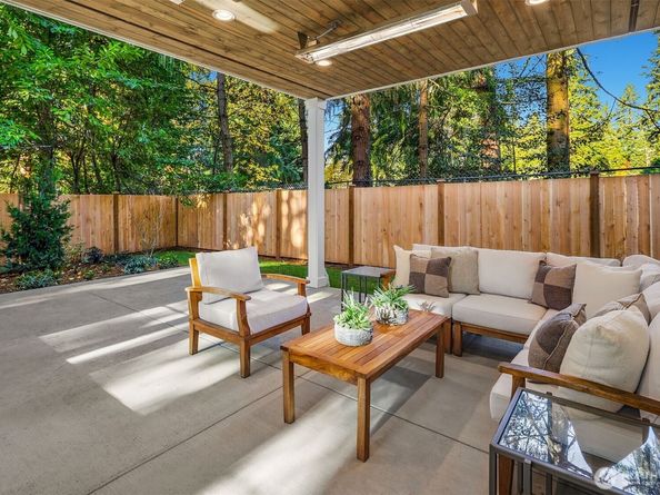 17020 NE 93rd Court, Redmond WA 98052