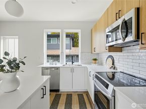 7552 39th Avenue SW, Seattle WA 98126