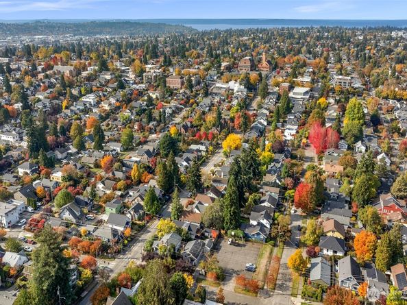 8007 Fremont Avenue N, Seattle WA 98103