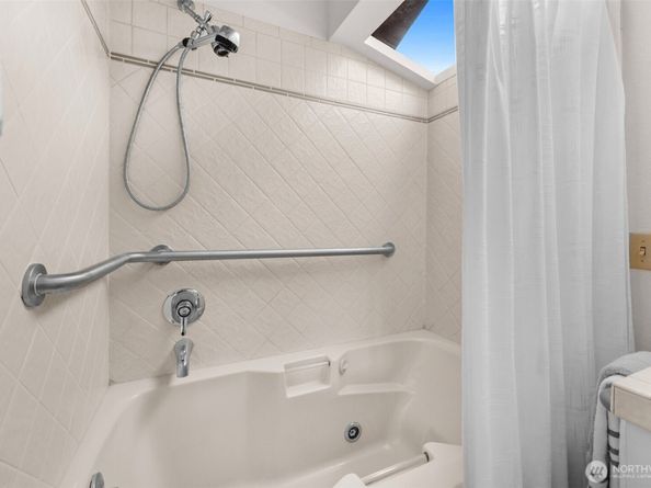 8007 Fremont Avenue N, Seattle WA 98103