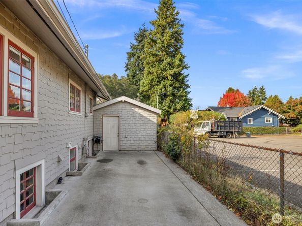 8007 Fremont Avenue N, Seattle WA 98103