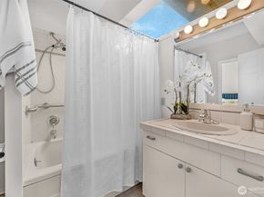 8007 Fremont Avenue N, Seattle WA 98103