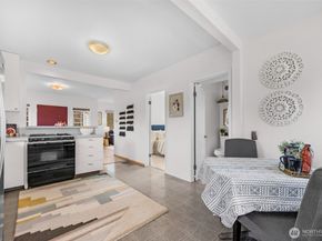 8007 Fremont Avenue N, Seattle WA 98103