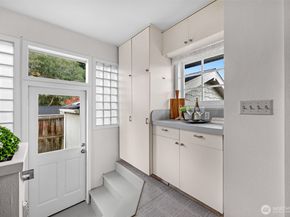 8007 Fremont Avenue N, Seattle WA 98103