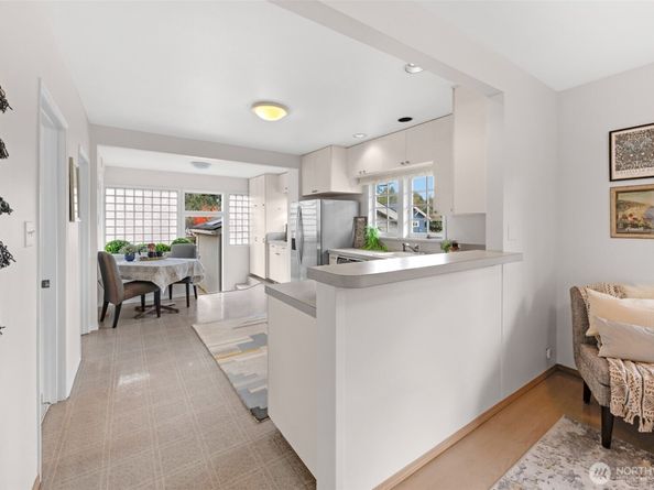 8007 Fremont Avenue N, Seattle WA 98103