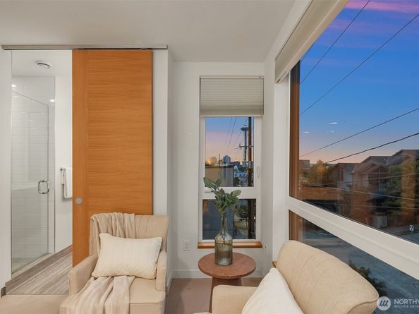 1002 5th Avenue N, Seattle WA 98109