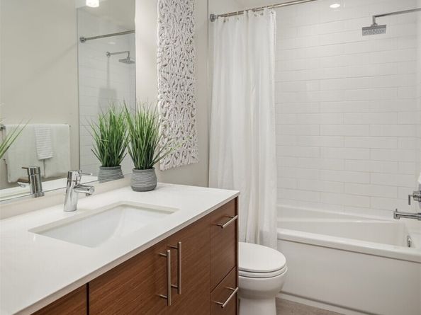 1002 5th Avenue N, Seattle WA 98109