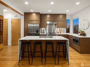 1002 5th Avenue N, Seattle WA 98109