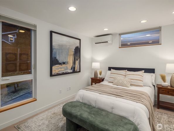 1002 5th Avenue N, Seattle WA 98109