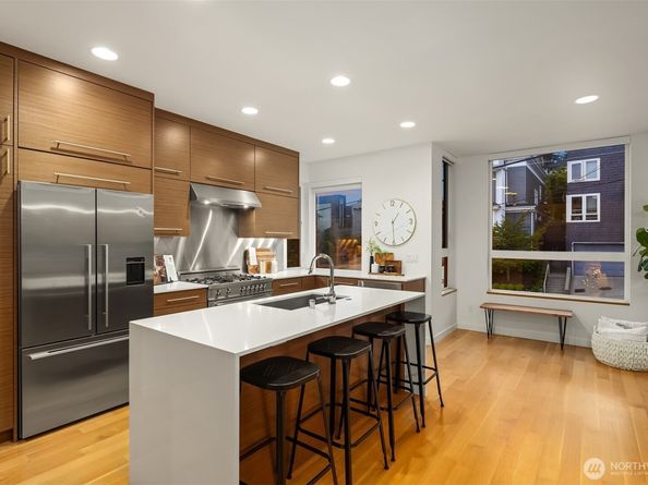 1002 5th Avenue N, Seattle WA 98109