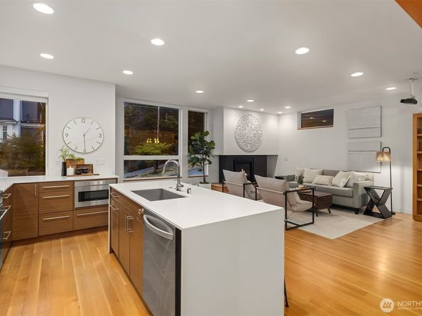 1002 5th Avenue N, Seattle WA 98109