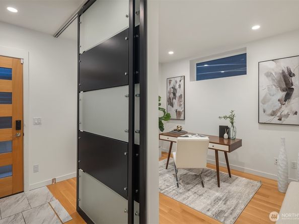 1002 5th Avenue N, Seattle WA 98109