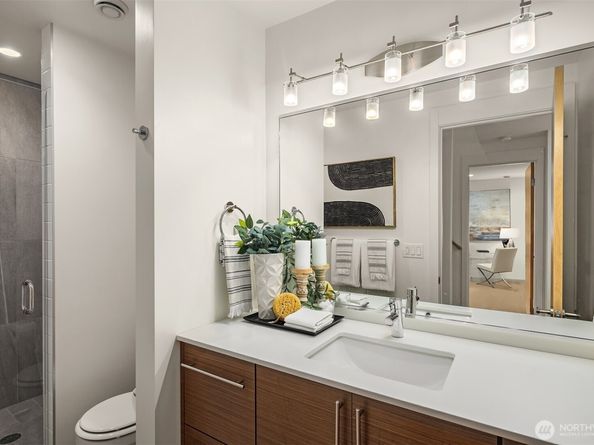 1002 5th Avenue N, Seattle WA 98109