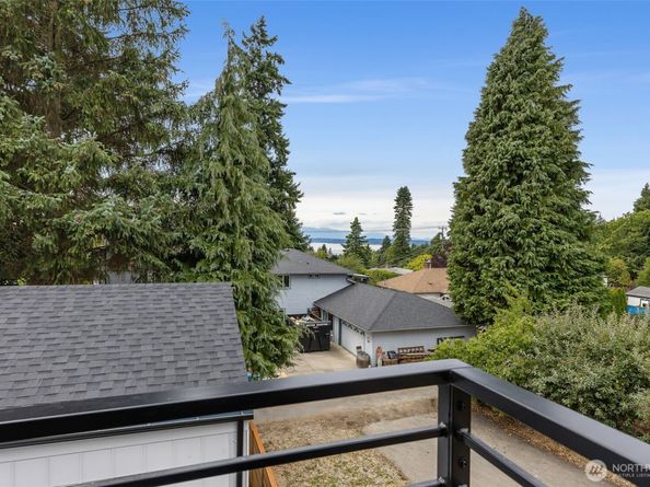 10719 2nd Avenue NW, Seattle WA 98177