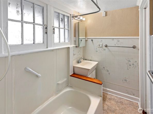 1102 Highland Avenue, Bremerton WA 98337