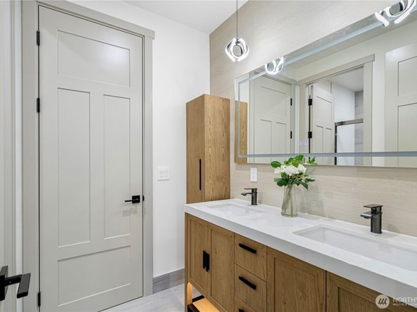 8456 SE 40th Street, Mercer Island WA 98040