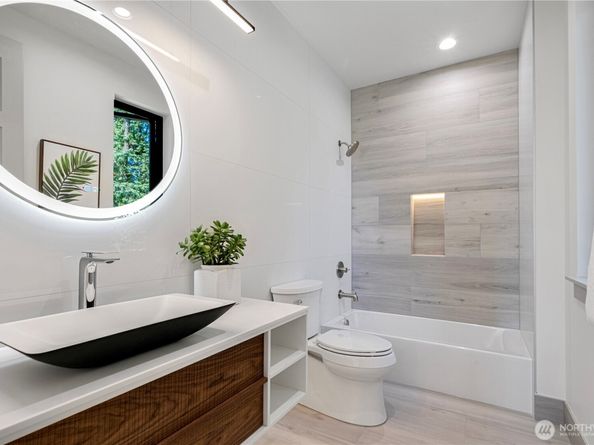 8456 SE 40th Street, Mercer Island WA 98040