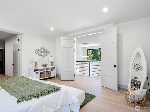 8456 SE 40th Street, Mercer Island WA 98040