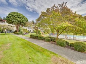 8516 196th Street SW 105, Edmonds WA 98026