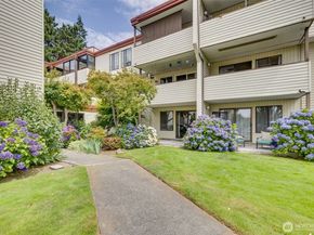 8516 196th Street SW 105, Edmonds WA 98026