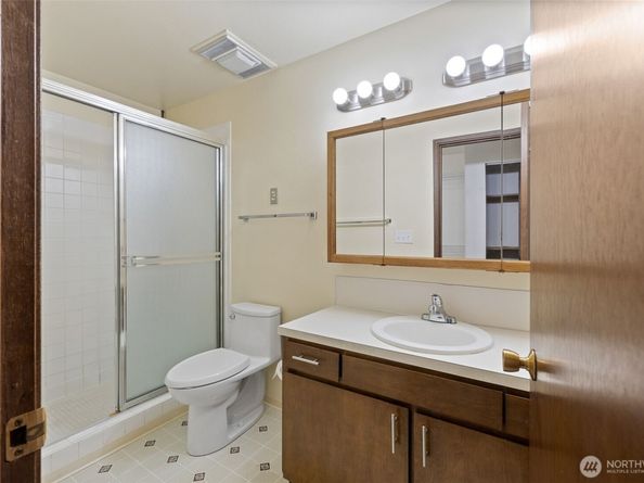 8516 196th Street SW 105, Edmonds WA 98026