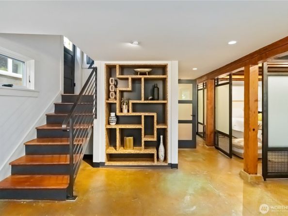 2033 11th Avenue E, Seattle WA 98102
