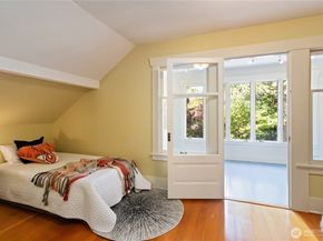 2033 11th Avenue E, Seattle WA 98102